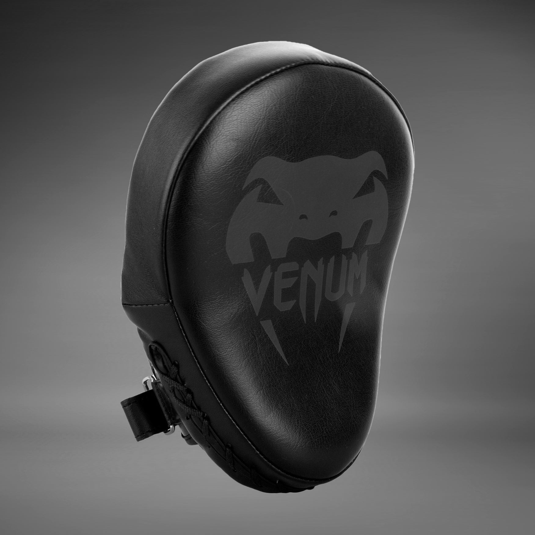 venum-light-handpratzen-schwarz-schwarz-paar image 1