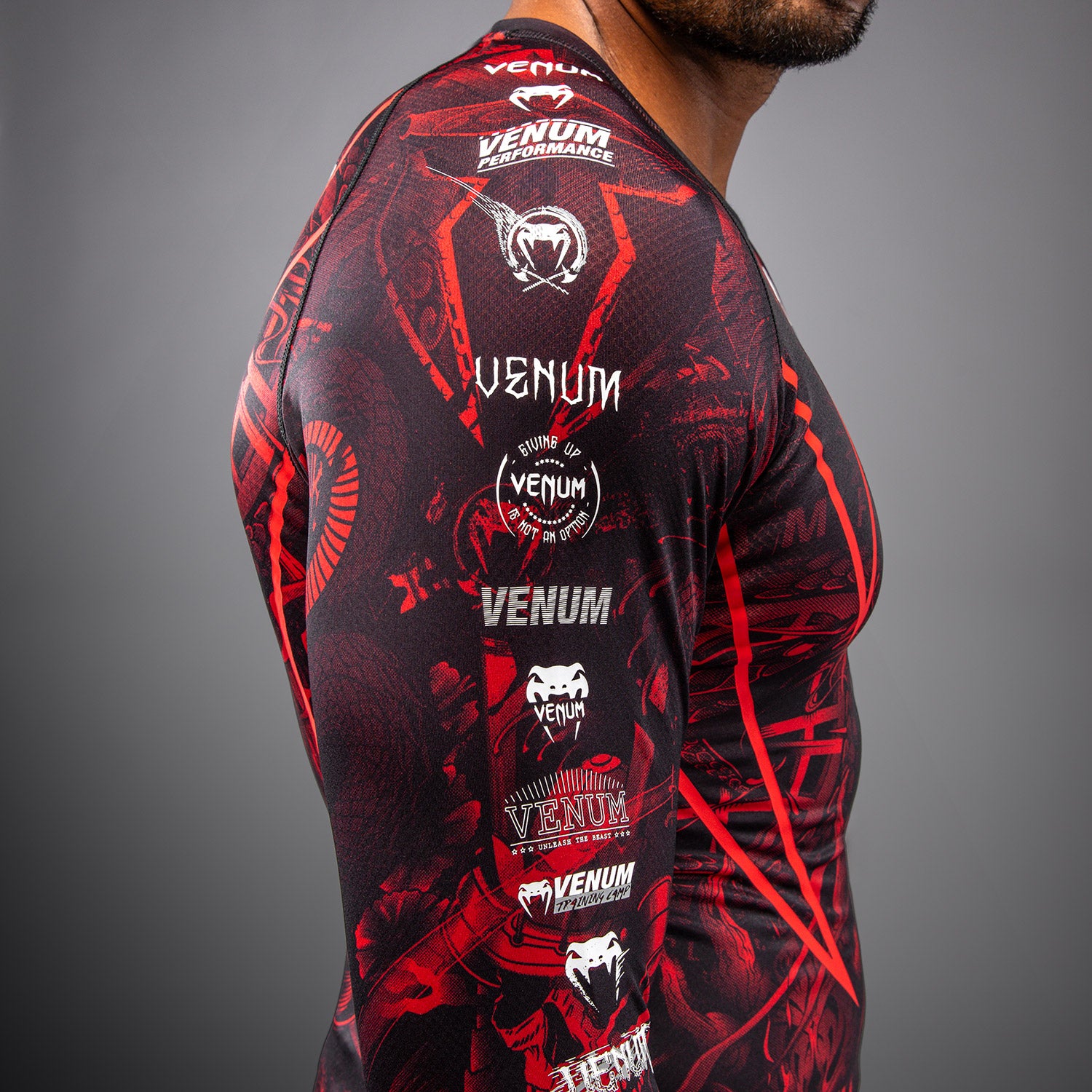 venum-20th-anniversary-langarm-rashguard-herren-schwarz-rot image 5