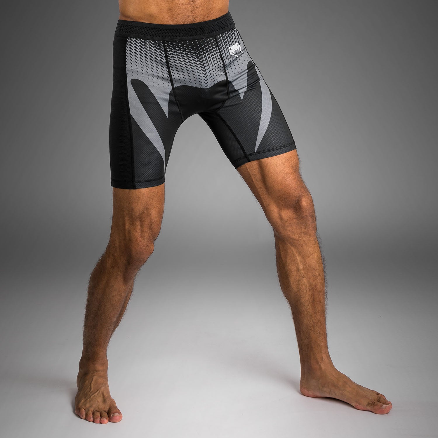 venum-no-gi-vale-tudo-shorts-schwarz-silbergrau-herren-ibjjf-compression-shorts image 5