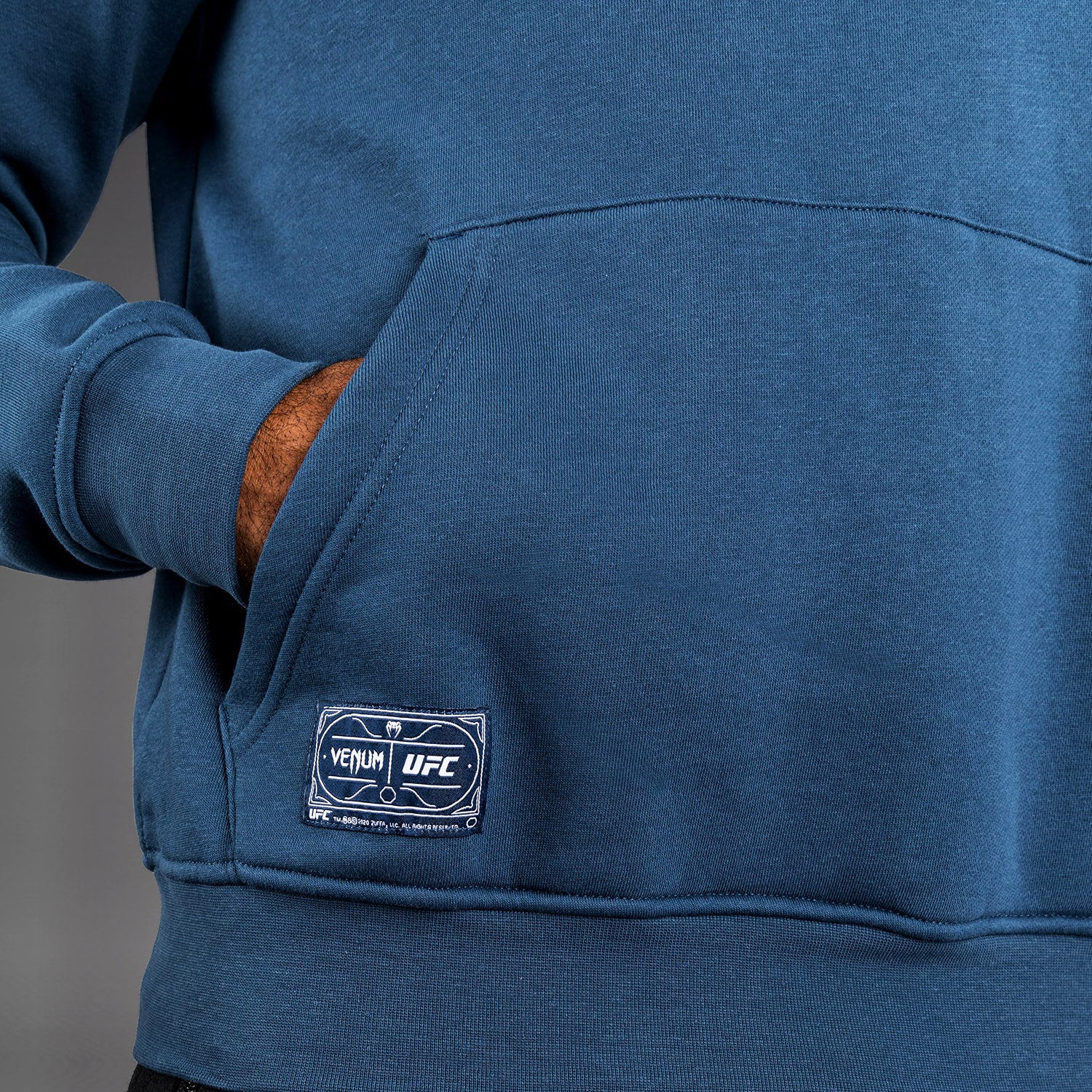 ufc-by-venum-ulti-man-hoodie-blau-herren image 6