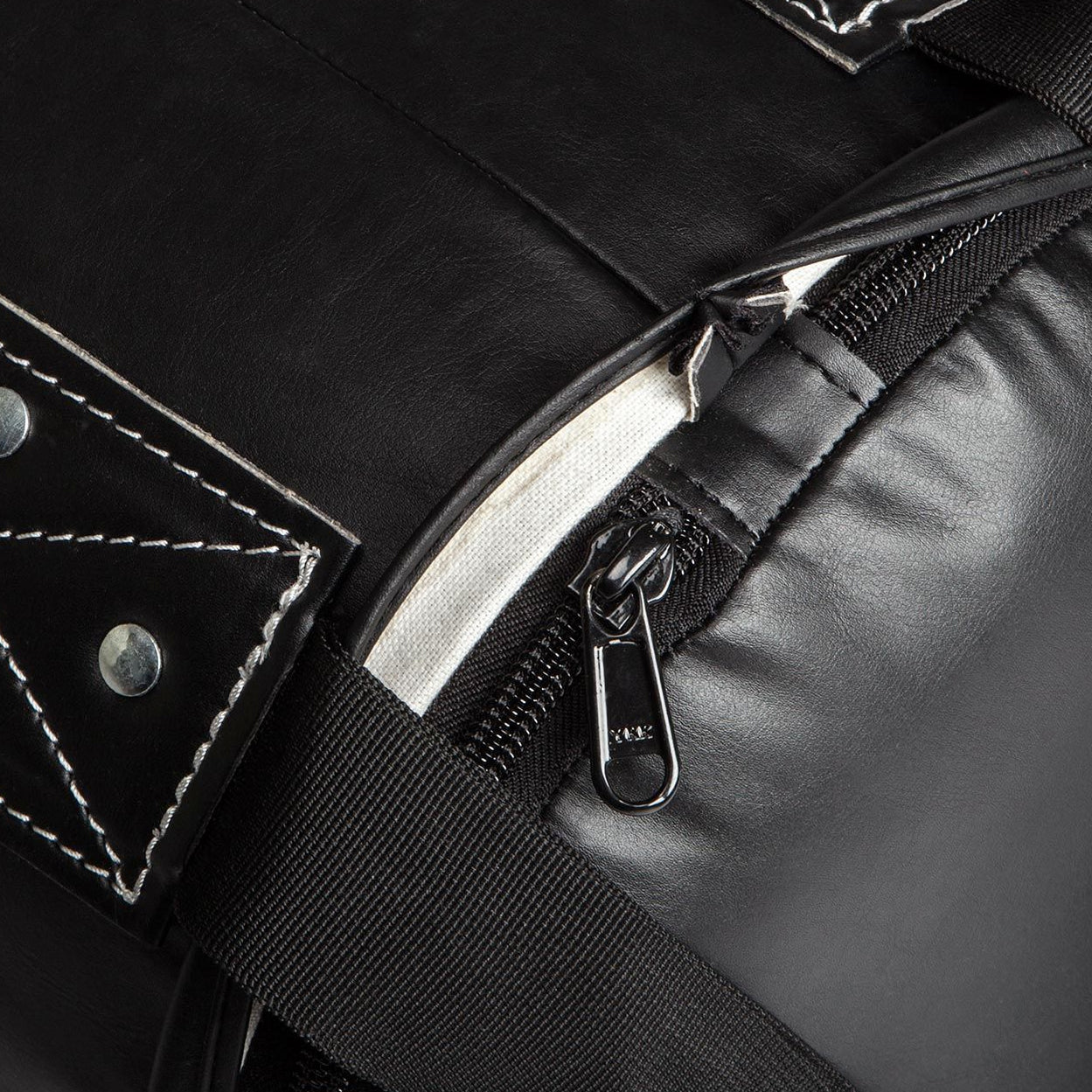 venum-challenger-boxsack-130-cm-gef-llt-deckenhaken-schwarz-wei image 6