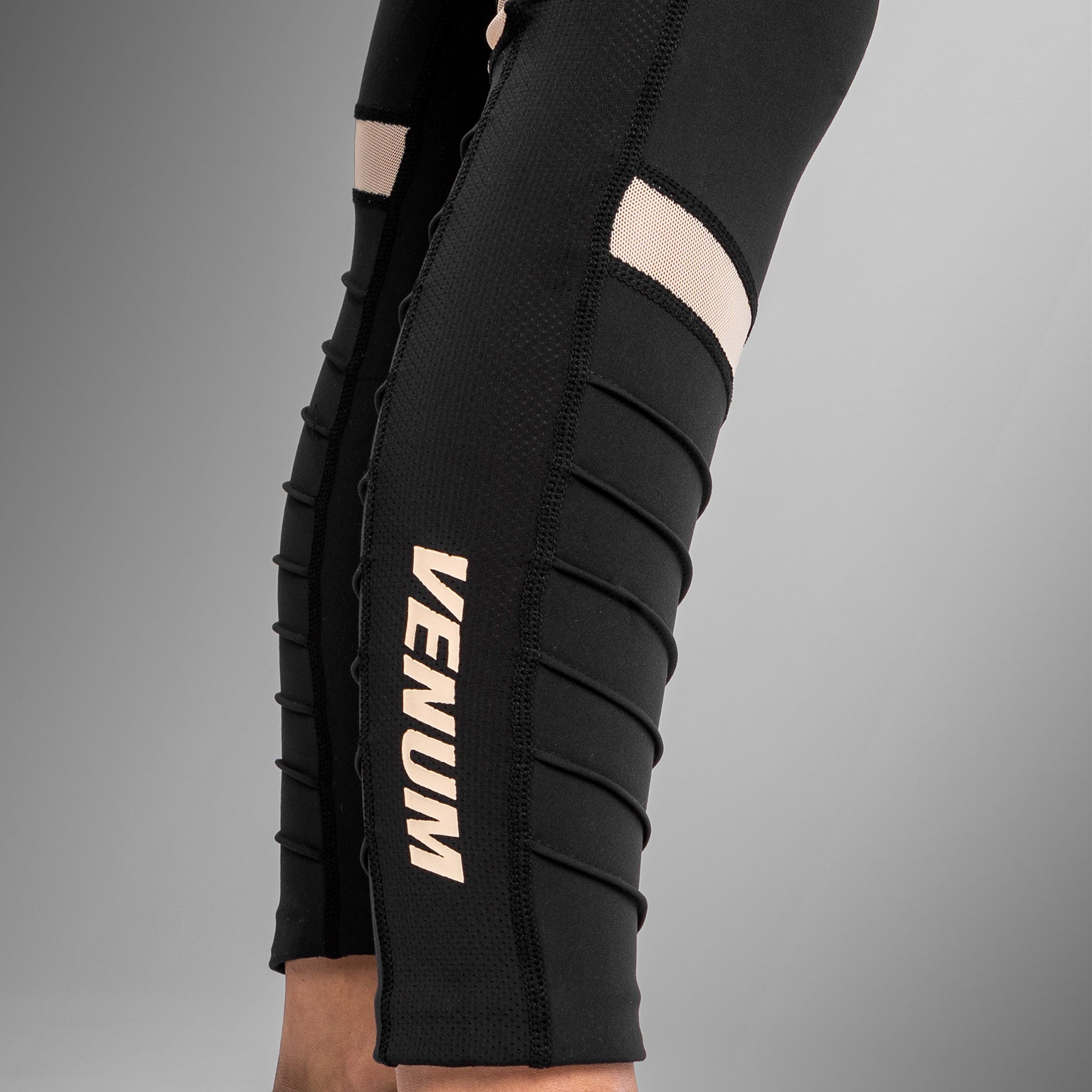 venum-moto-leggings-damen-schwarz-sand image 6