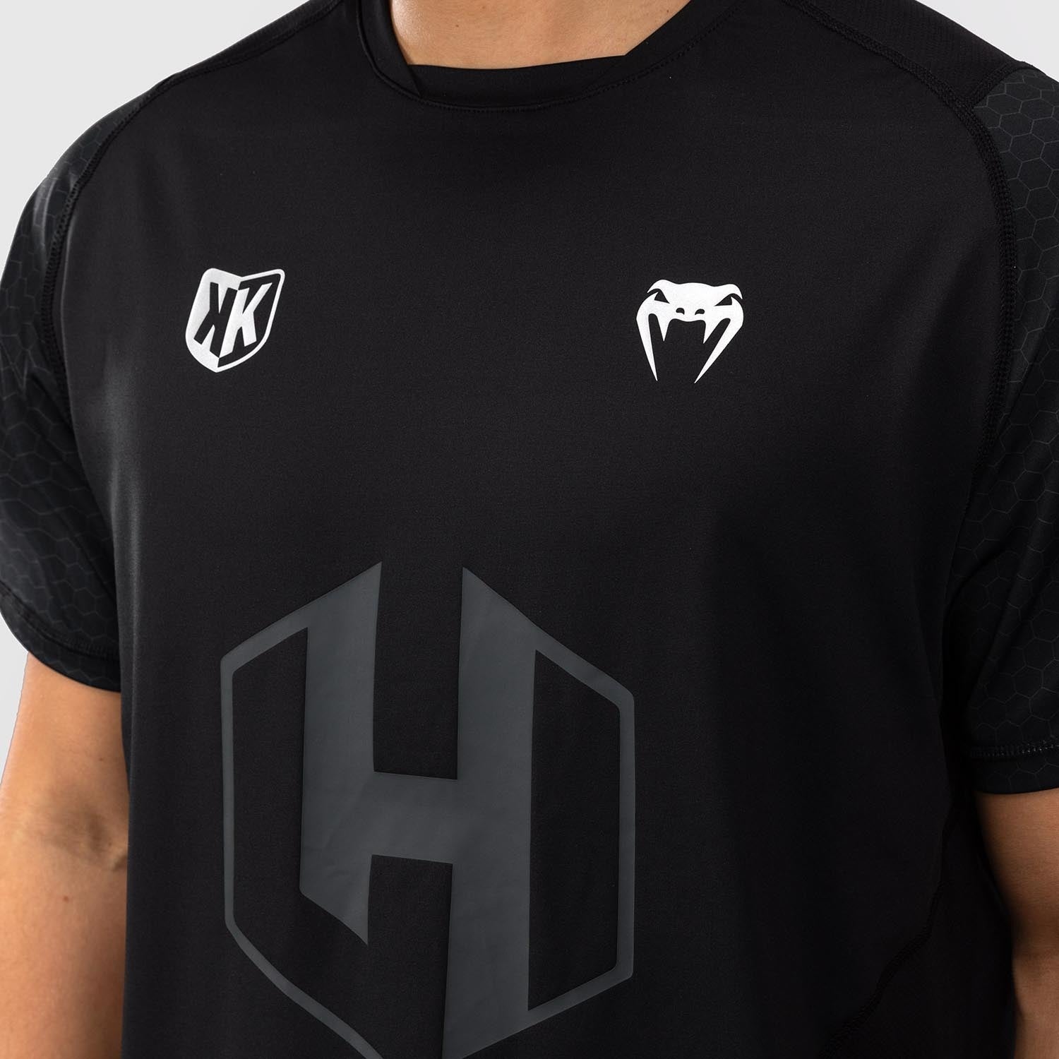 foot-korner-x-venum-hexagon-mma-t-shirt-herren-schwarz-silber image 5