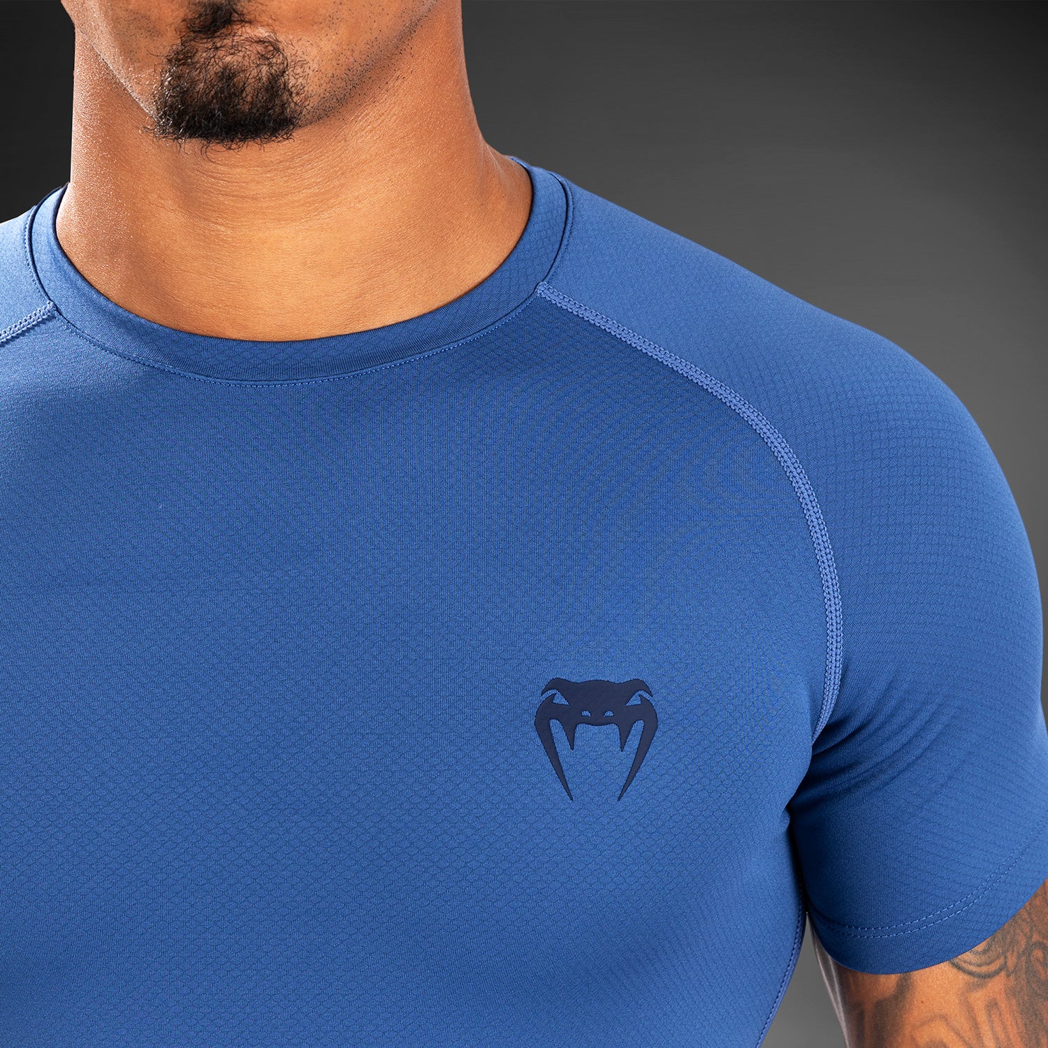 venum-contender-herren-kurzarm-rashguard-blau image 5