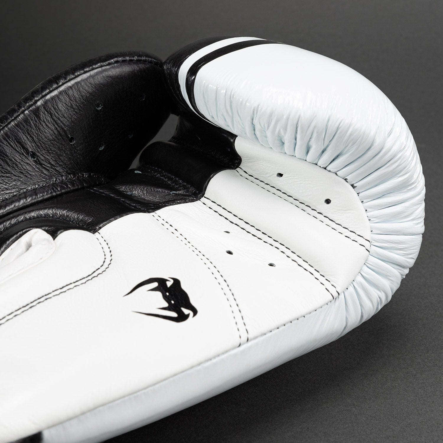 venum-shield-pro-boxhandschuhe-mit-klettverschluss-schwarz-wei image 5