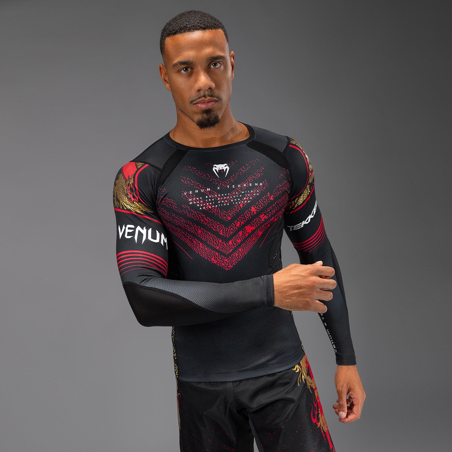 venum-x-tekken-8-marshall-law-rashguard-schwarz-rot-gold image 3