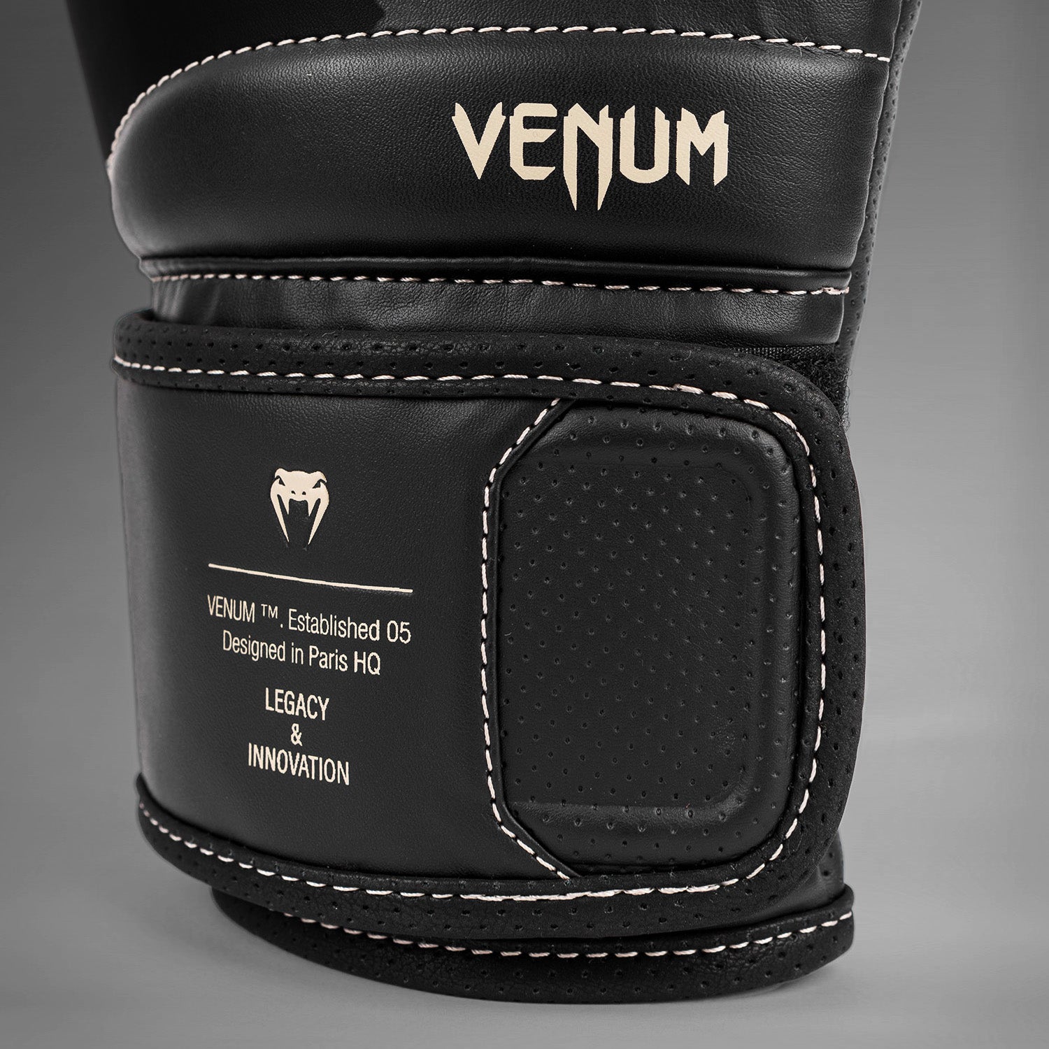 venum-impact-evo-boxhandschuhe-schwarz image 3