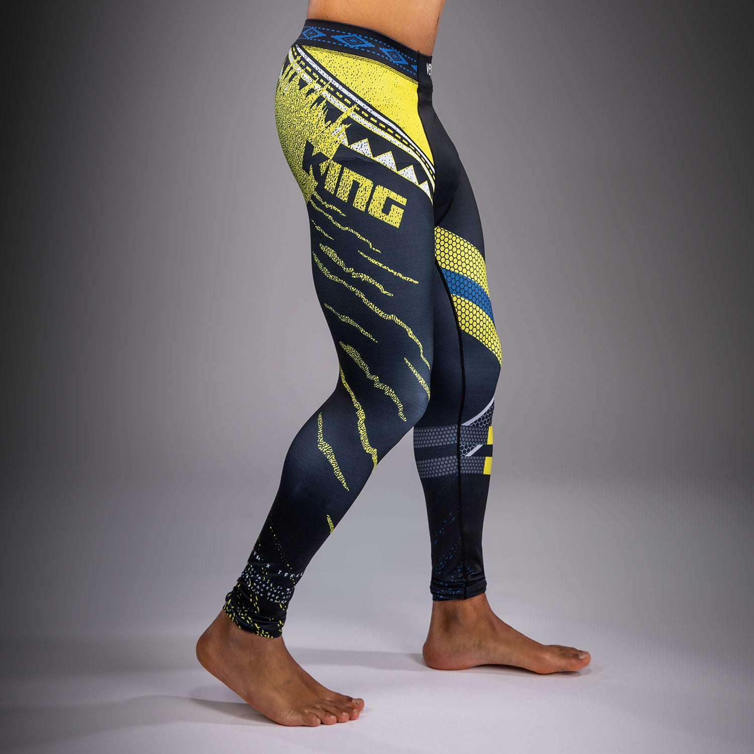 venum-x-tekken-8-spats-king-kompressionshose-grappling-bjj-mma-schwarz-gelb image 2