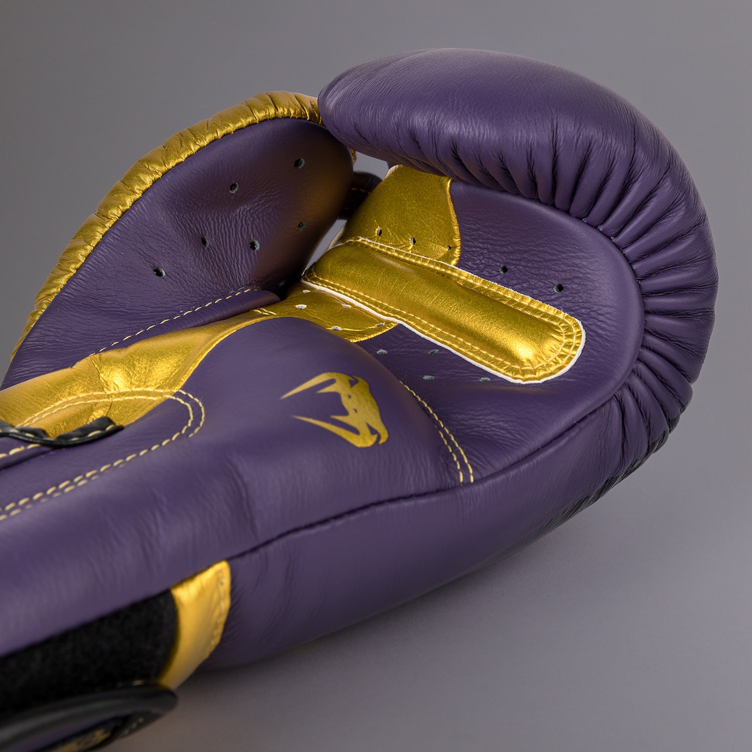venum-giant-3-0-boxhandschuhe-spezialausgabe-dunkelviolett-gold image 6