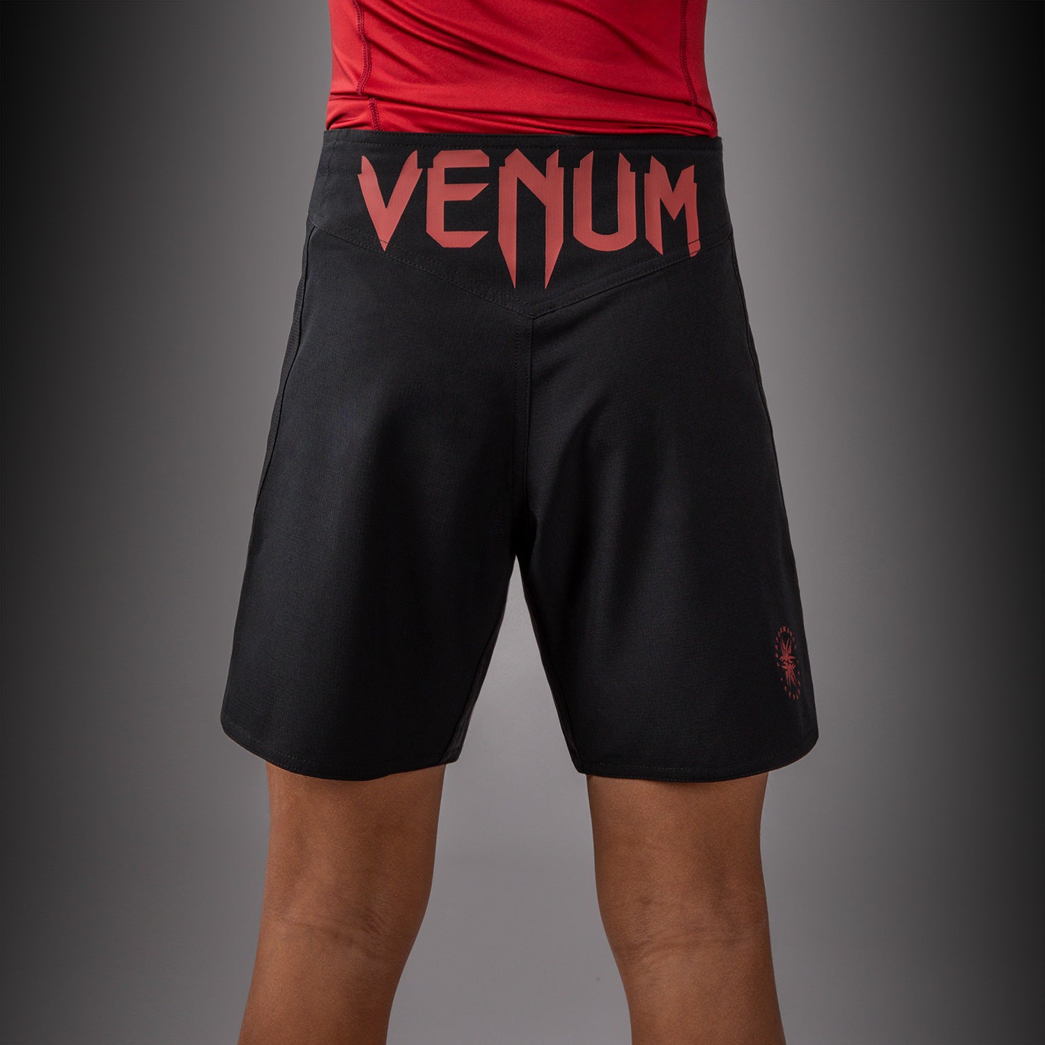 venum-attack-fightshorts-schwarz-rot image 3