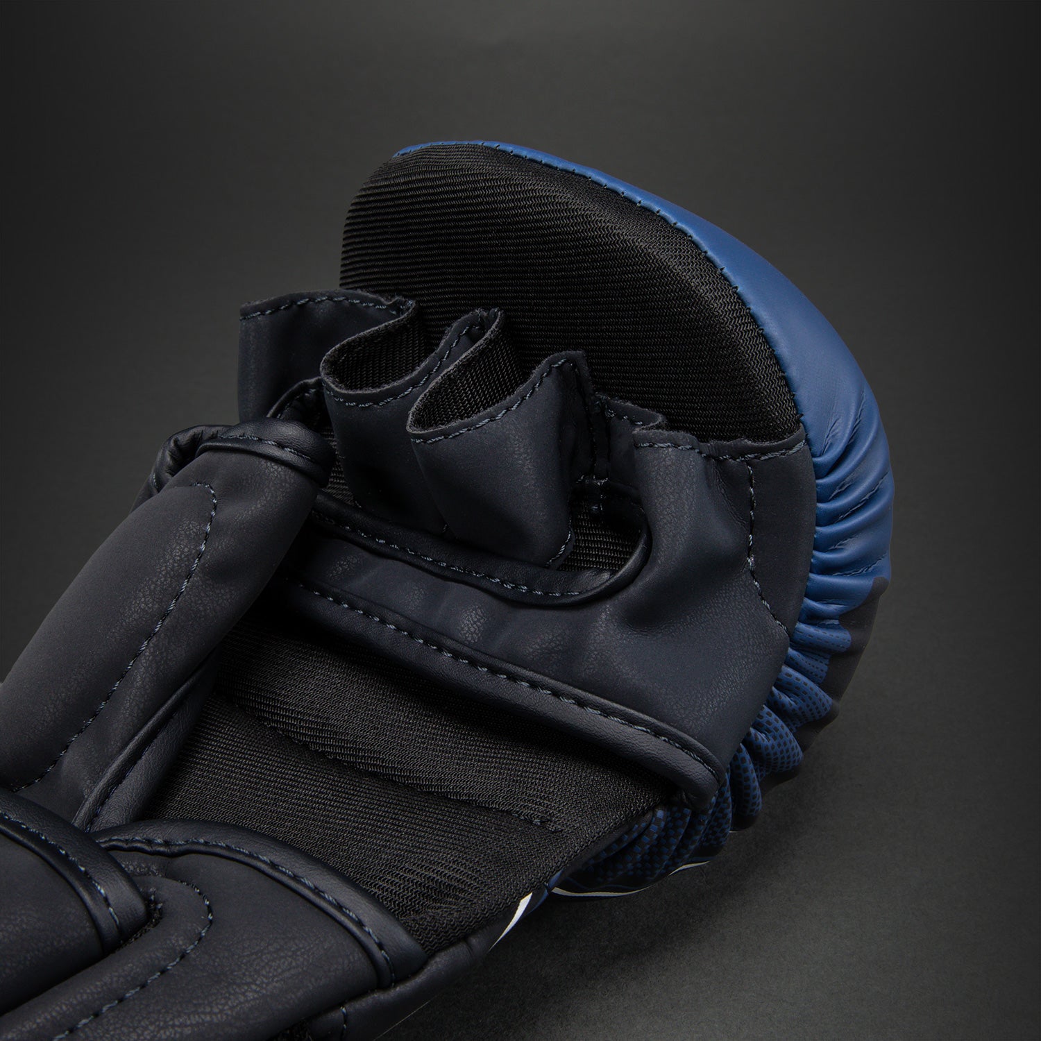 venum-g-core-sparringhandschuhe-marineblau-wei image 5