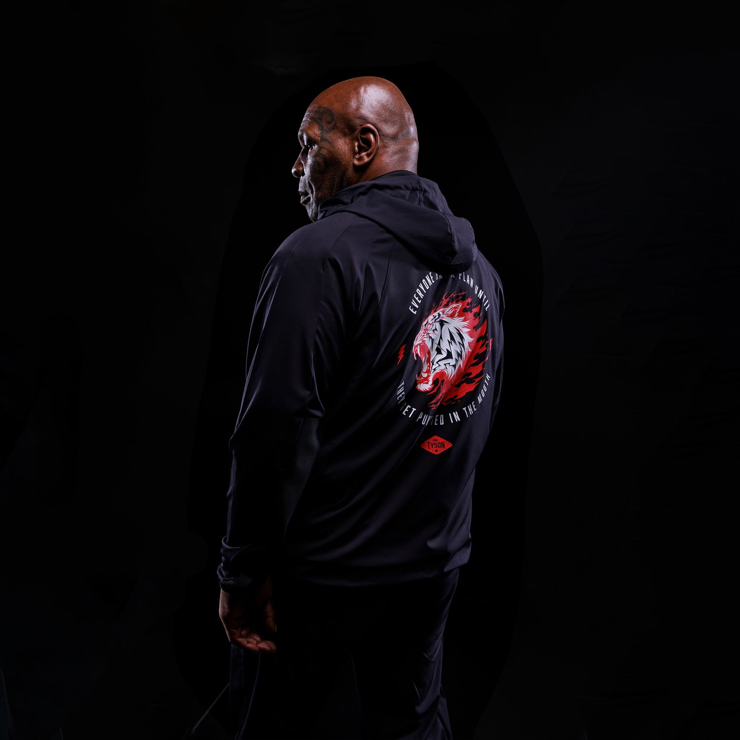 venum-x-mike-tyson-tiger-trackjacke-herren-tiefschwarz-rot image 3