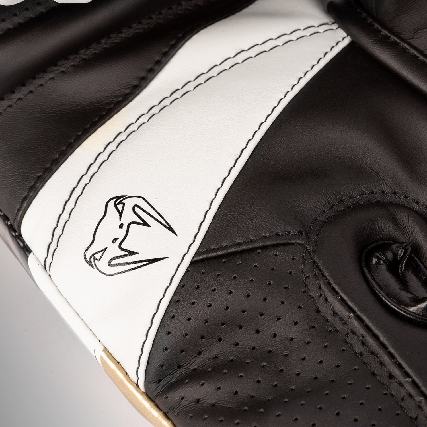 venum-elite-evo-boxhandschuhe-wei-gold image 7