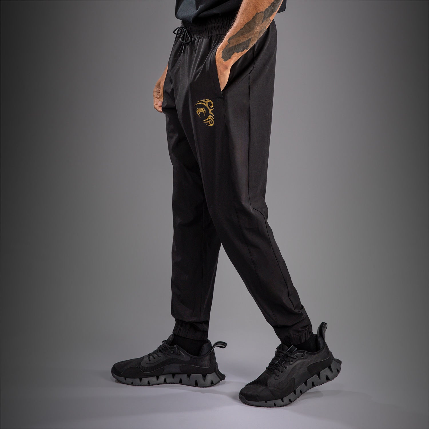 venum-x-mike-tyson-tiger-jogginghose-schwarz-gold-f-r-herren image 3