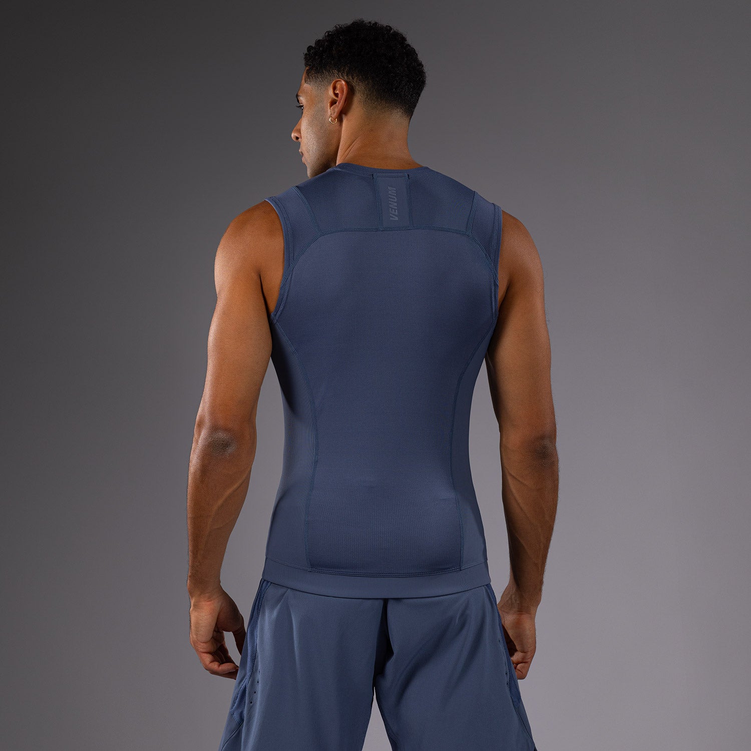 venum-g-fit-air-herren-rmelloser-rashguard-nebelblau image 4